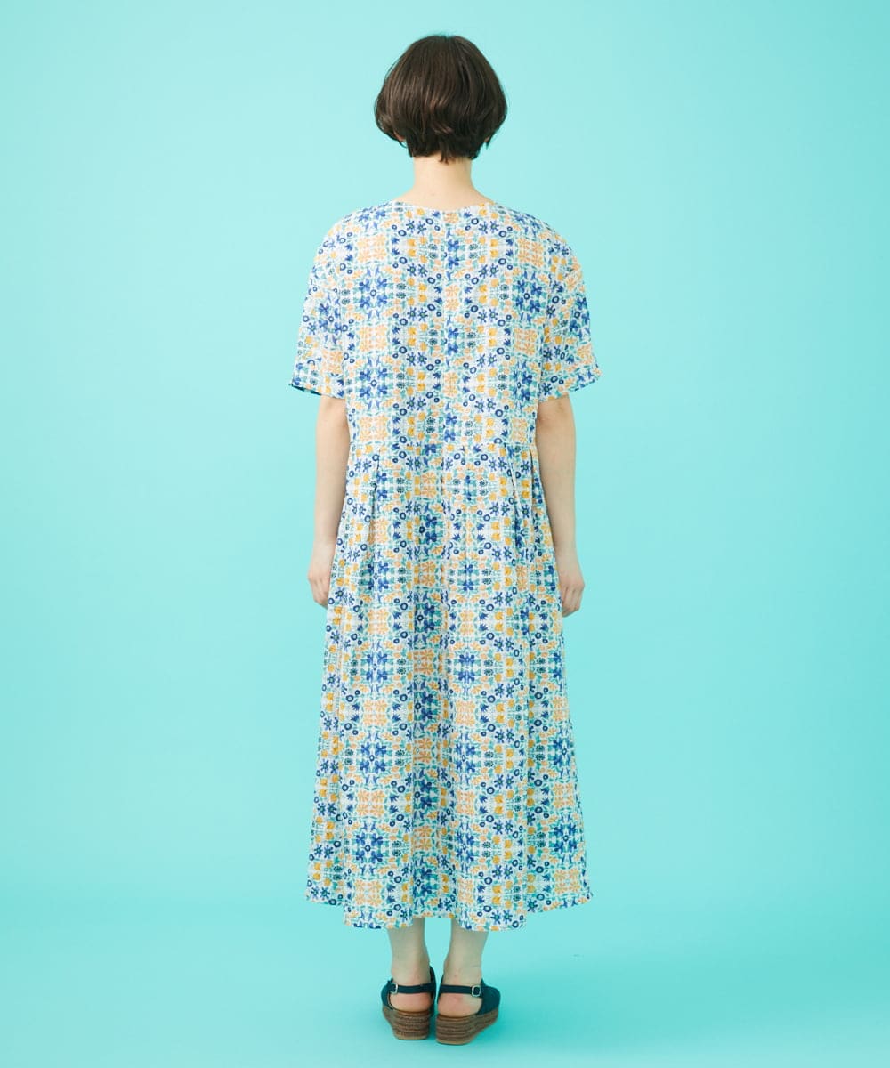 GJEGA70360 Jocomomola(ホコモモラ) 【日本製】Rosa flamenco フラワープリントタックワンピース ブルー