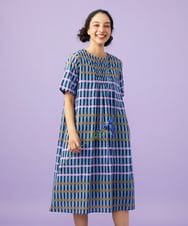 GJEGD30270 Jocomomola(ホコモモラ) Enganar チェック柄スモッキング刺繍ワンピース ネイビー