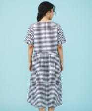 GJEGW38250 Jocomomola(ホコモモラ) シャーリングギンガムチェックワンピース アイボリー×ネイビー