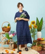 GJEHD32280 Jocomomola(ホコモモラ) Sendero de flores フラワー刺繍シャツワンピース ネイビー