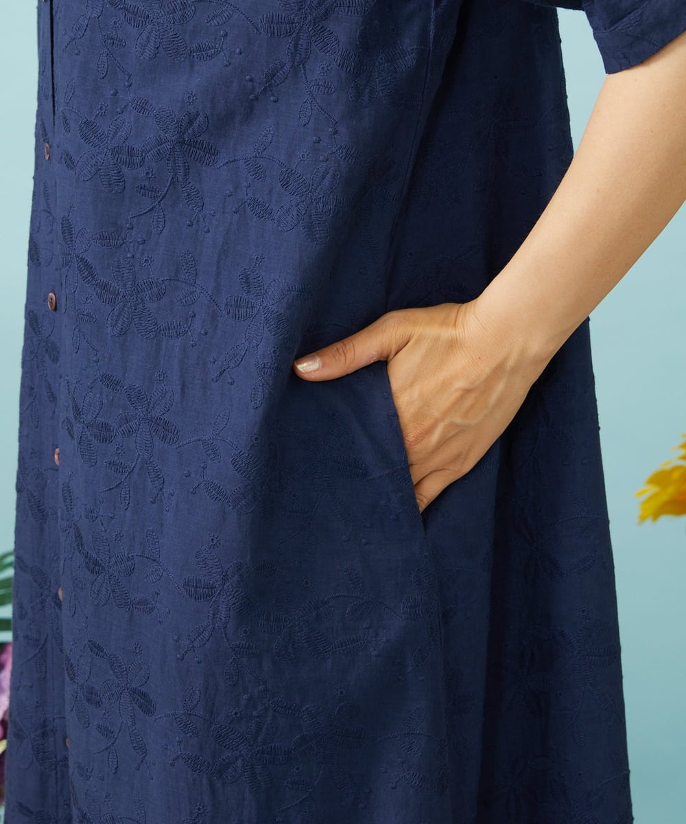 GJEHD32280 Jocomomola(ホコモモラ) Sendero de flores フラワー刺繍シャツワンピース ネイビー
