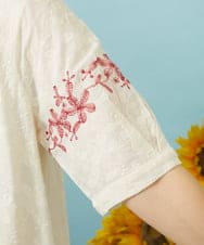 GJEHD32280 Jocomomola(ホコモモラ) Sendero de flores フラワー刺繍シャツワンピース アイボリー