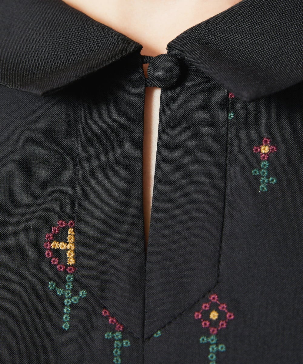GJEJA50350 Jocomomola(ホコモモラ) Escaleras de flores フラワー総刺繍ワンピース ブラック