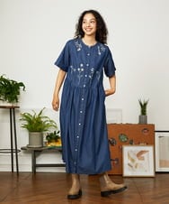 GJEJB36260 Jocomomola(ホコモモラ) Jardines コード刺繍デニムシャツワンピース ブルー
