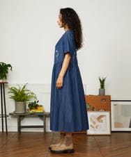 GJEJB36260 Jocomomola(ホコモモラ) Jardines コード刺繍デニムシャツワンピース ブルー