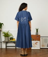 GJEJB36260 Jocomomola(ホコモモラ) Jardines コード刺繍デニムシャツワンピース ブルー