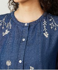GJEJB36260 Jocomomola(ホコモモラ) Jardines コード刺繍デニムシャツワンピース ブルー