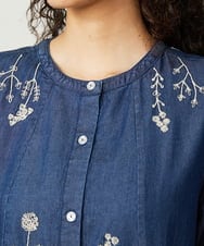 GJEJB36260 Jocomomola(ホコモモラ) Jardines コード刺繍デニムシャツワンピース ブルー