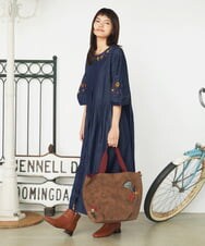 GJEJE37280 Jocomomola(ホコモモラ) フラワー刺繍デニムワンピース ネイビー