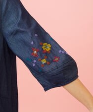 GJEJE37280 Jocomomola(ホコモモラ) フラワー刺繍デニムワンピース ネイビー