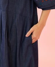 GJEJE37280 Jocomomola(ホコモモラ) フラワー刺繍デニムワンピース ネイビー