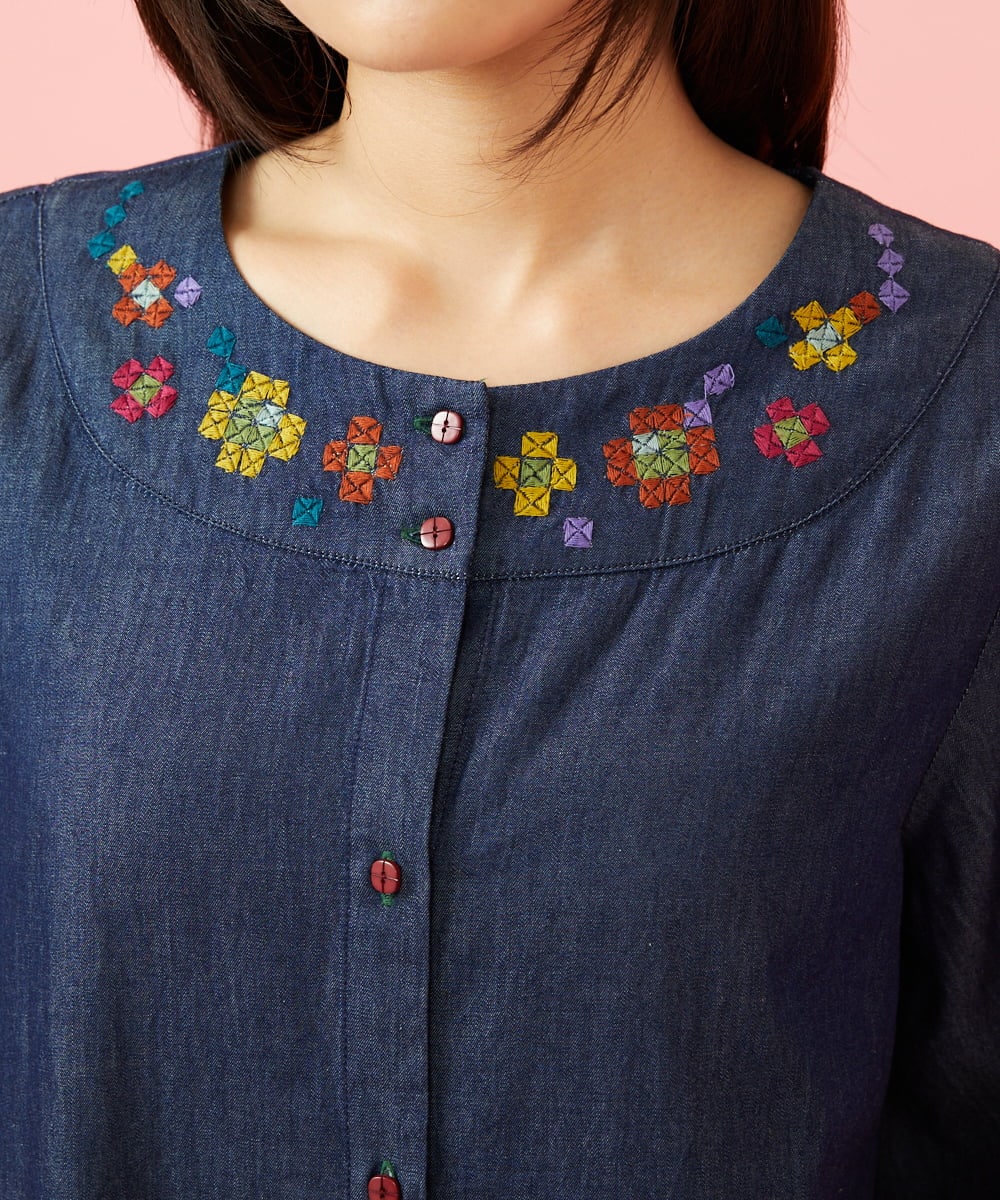 GJEJE37280 Jocomomola(ホコモモラ) フラワー刺繍デニムワンピース ネイビー