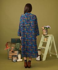 GJELD50300 Jocomomola(ホコモモラ) Arte urbano フラワープリントスタンドネックワンピース［オケージョン］ ネイビー