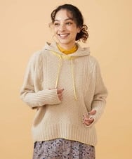 GJFAD33220 Jocomomola(ホコモモラ) Vantana ケーブル編みフード付きニット ベージュ