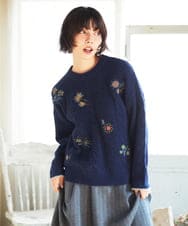 GJFAE02220 Jocomomola(ホコモモラ) Calle de Bordadores フラワーモチーフニットプルオーバー ネイビー