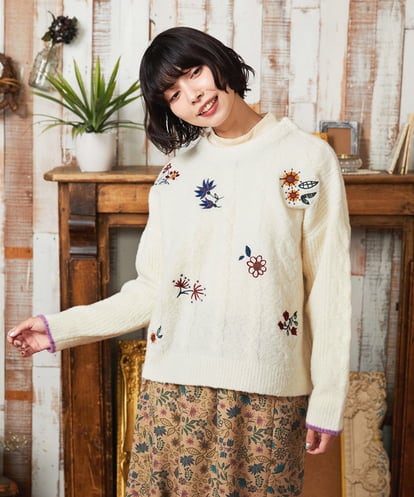 GJFAE02220 Jocomomola Calle de Bordadores フラワーモチーフニットプルオーバー