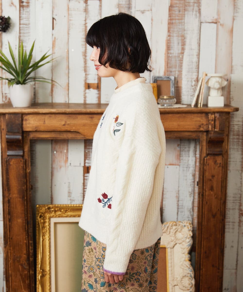 GJFAE02220 Jocomomola(ホコモモラ) Calle de Bordadores フラワーモチーフニットプルオーバー アイボリー