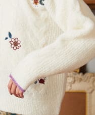 GJFAE02220 Jocomomola(ホコモモラ) Calle de Bordadores フラワーモチーフニットプルオーバー アイボリー