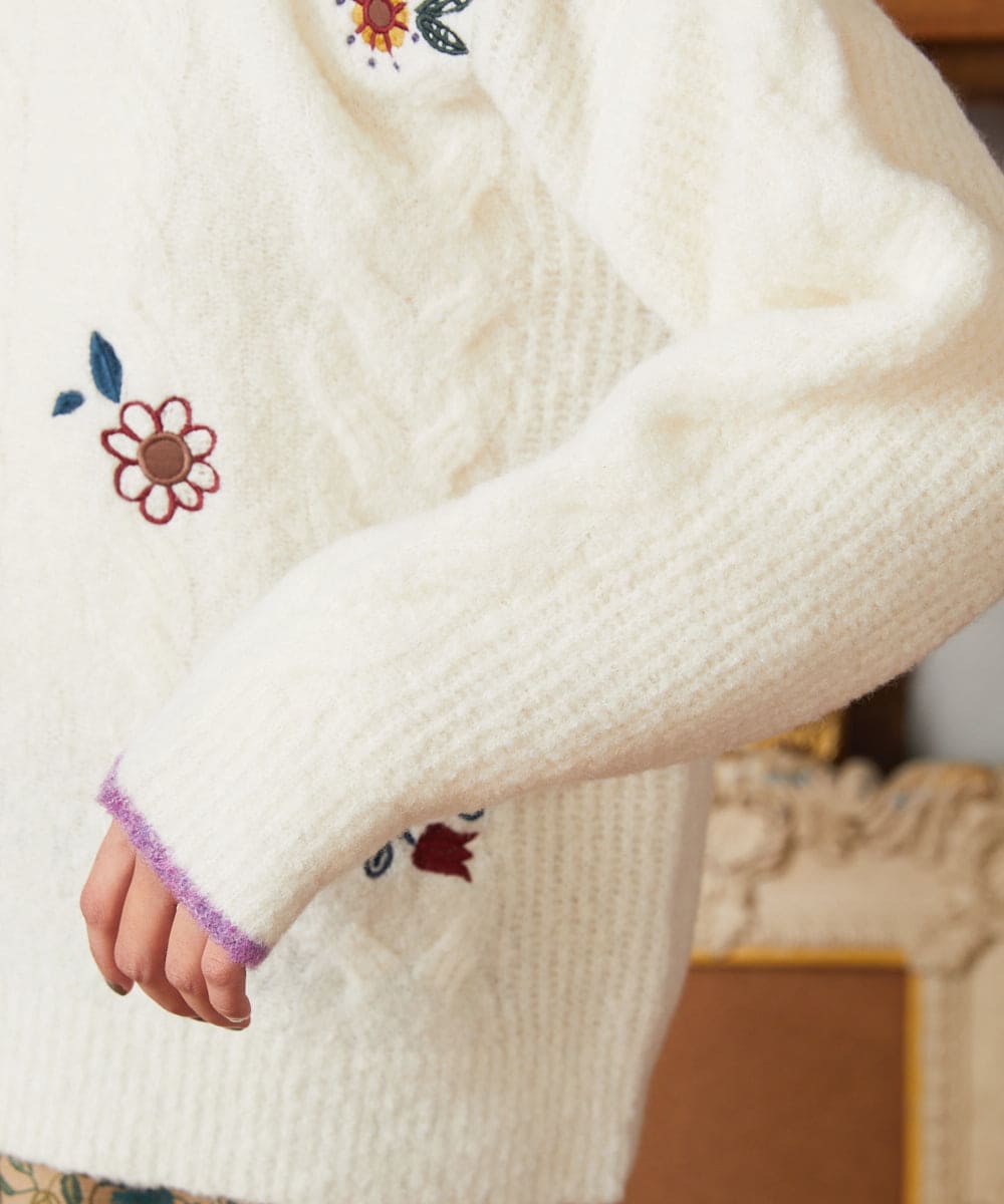 GJFAE02220 Jocomomola(ホコモモラ) Calle de Bordadores フラワーモチーフニットプルオーバー アイボリー