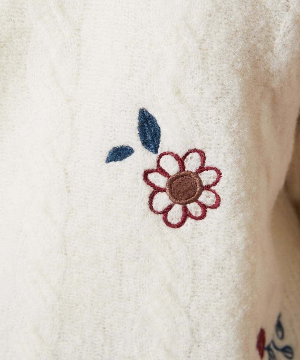 GJFAE02220 Jocomomola(ホコモモラ) Calle de Bordadores フラワーモチーフニットプルオーバー アイボリー