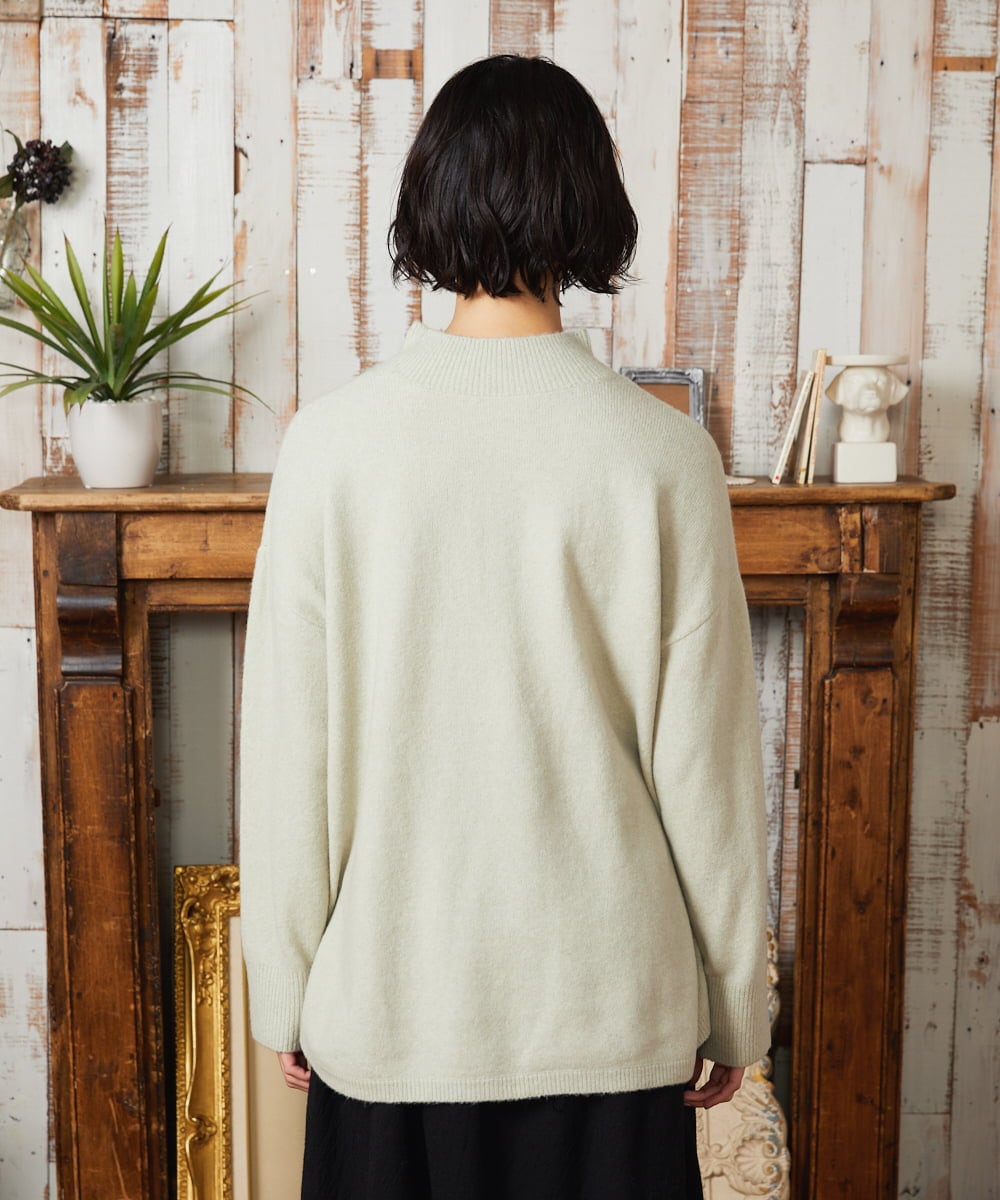 GJFAE35200 Jocomomola(ホコモモラ) Peludo ハイネックニットプルオーバー グリーン