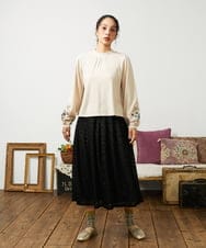 GJFAE36200 Jocomomola(ホコモモラ) Tesoro フラワー刺繍ニットプルオーバー アイボリー