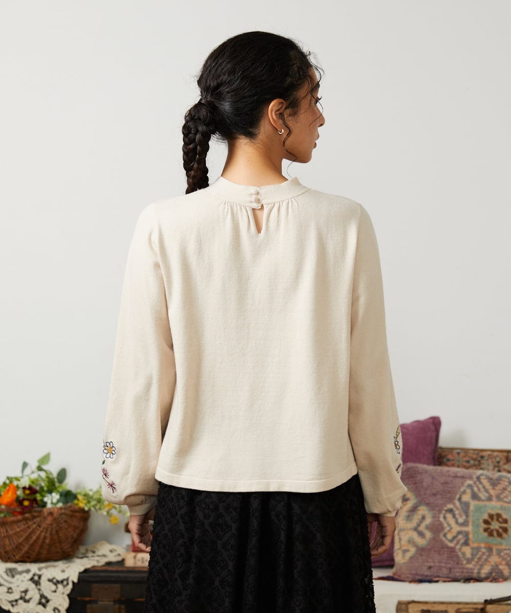 GJFAE36200 Jocomomola(ホコモモラ) Tesoro フラワー刺繍ニットプルオーバー アイボリー