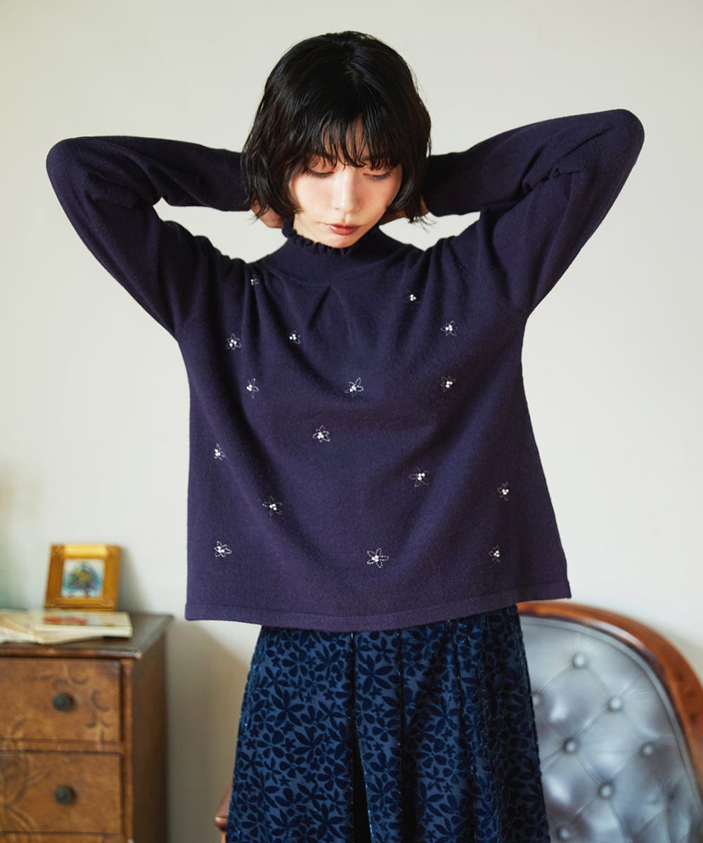 GJFAE51220 Jocomomola(ホコモモラ) Tesoro フラワーモチーフニットプルオーバー ベージュ