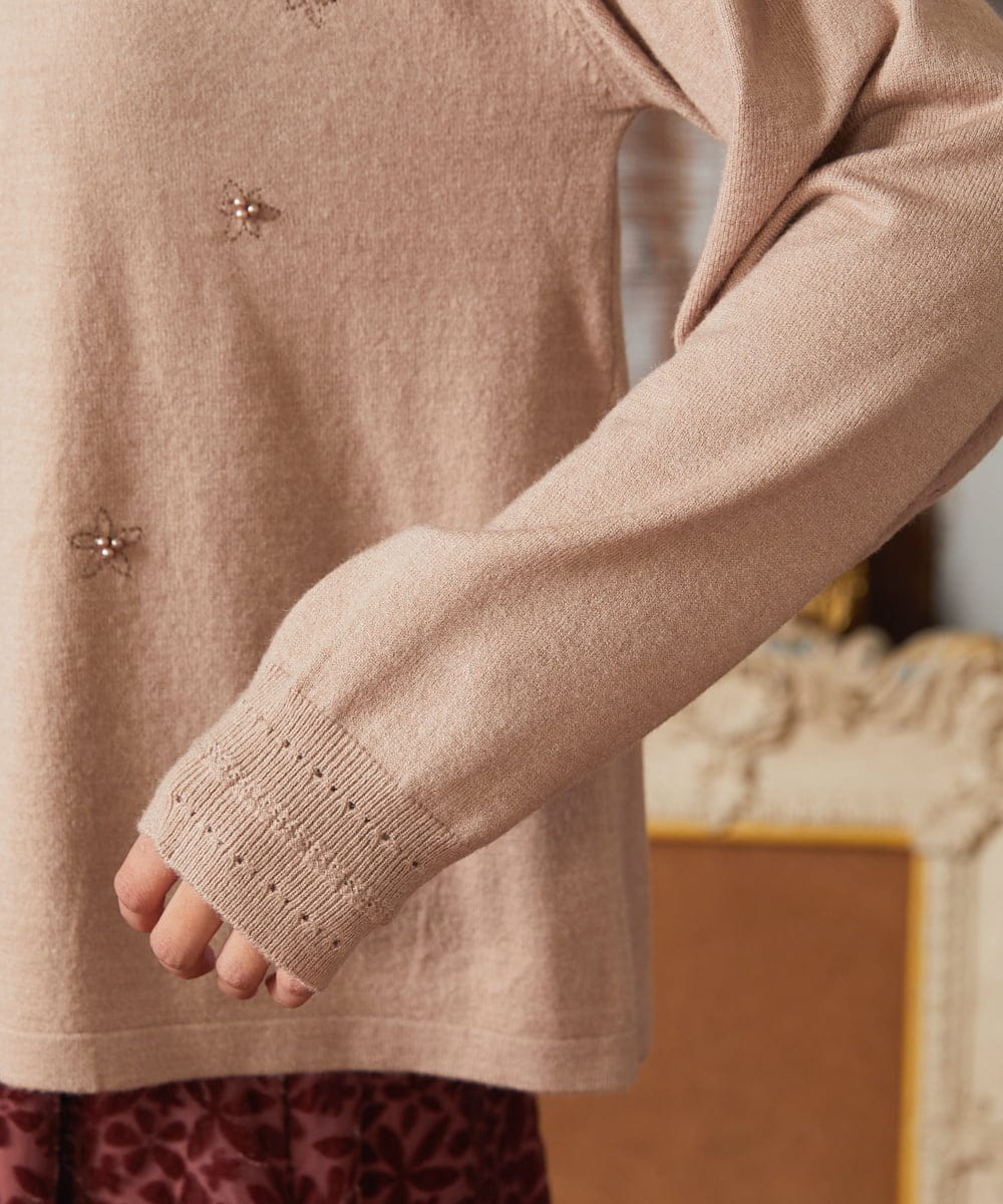 GJFAE51220 Jocomomola(ホコモモラ) Tesoro フラワーモチーフニットプルオーバー ベージュ