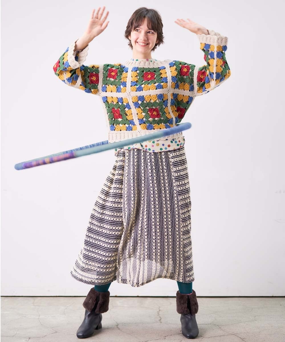 GJFAG72360 Jocomomola(ホコモモラ) Mural ドットクロッシェモチーフニットプルオーバー アイボリー