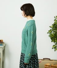 GJFDD30200 Jocomomola(ホコモモラ) フラワー刺繍ケーブルニットプルオーバー グリーン