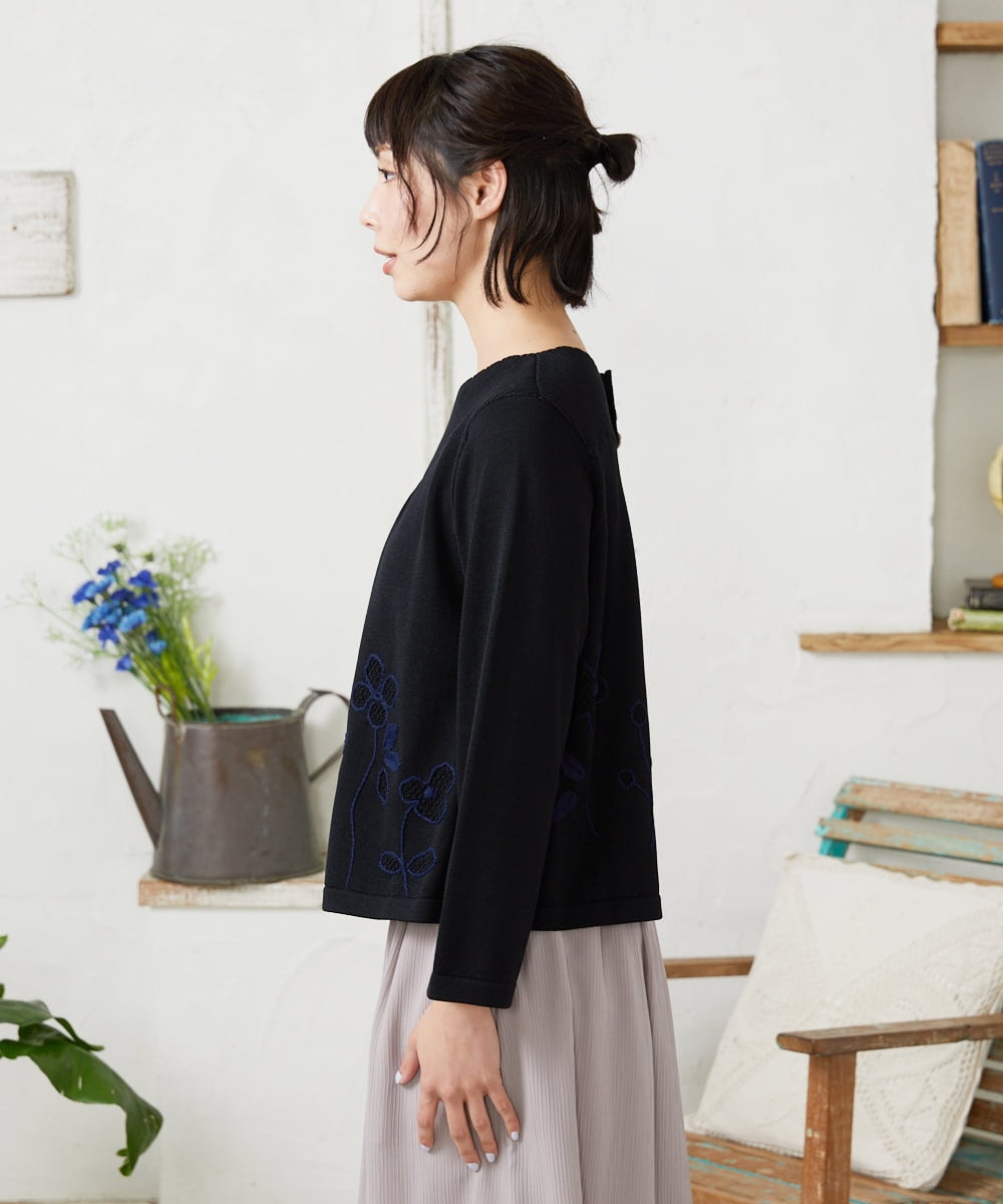 GJFFD50220 Jocomomola(ホコモモラ) El Rucio フラワー刺繍ニットプルオーバー ブラック