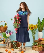 GJFGD01240 Jocomomola(ホコモモラ) Don Quijote フラワーエンブロイダリーニットベスト ブルー