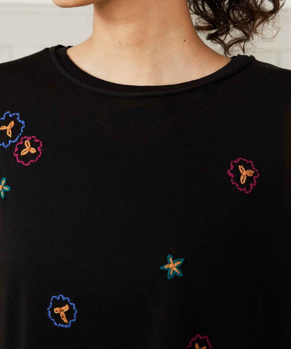 GJFHA30200 Jocomomola(ホコモモラ) Brisa フラワー刺繍シアーニット ブラック