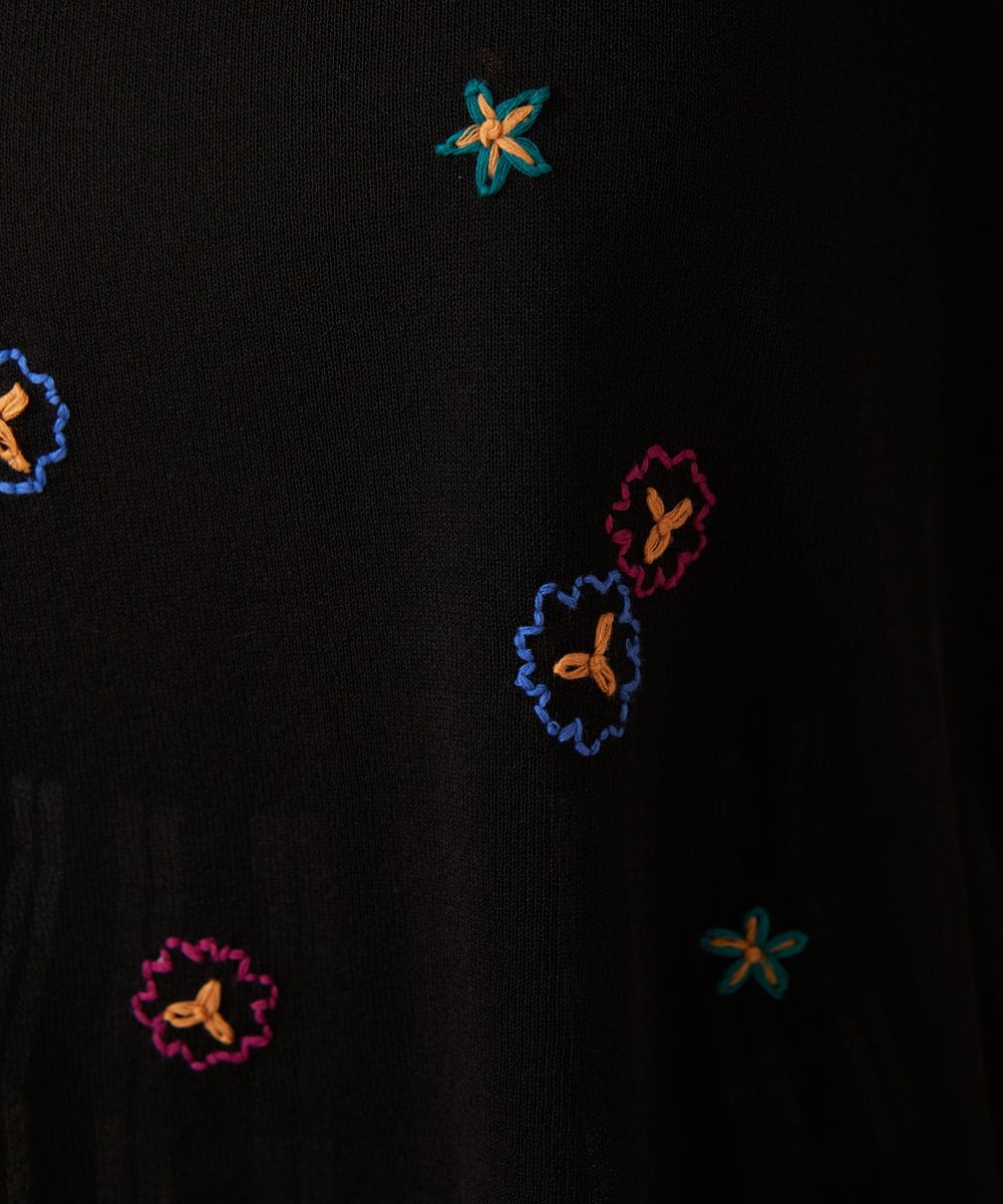 GJFHA30200 Jocomomola(ホコモモラ) Brisa フラワー刺繍シアーニット ブラック