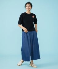 GJFHS30160 Jocomomola(ホコモモラ) ハイツイストコットン ブローチ付きニットプルオーバー ブラック