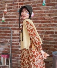 GJFJE01200 Jocomomola(ホコモモラ) Dibujqr サイドリボンニットベスト ベージュ
