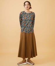 GJHAD35200 Jocomomola(ホコモモラ) Pliegues ワンポイント刺繍プリーツスカート グレー