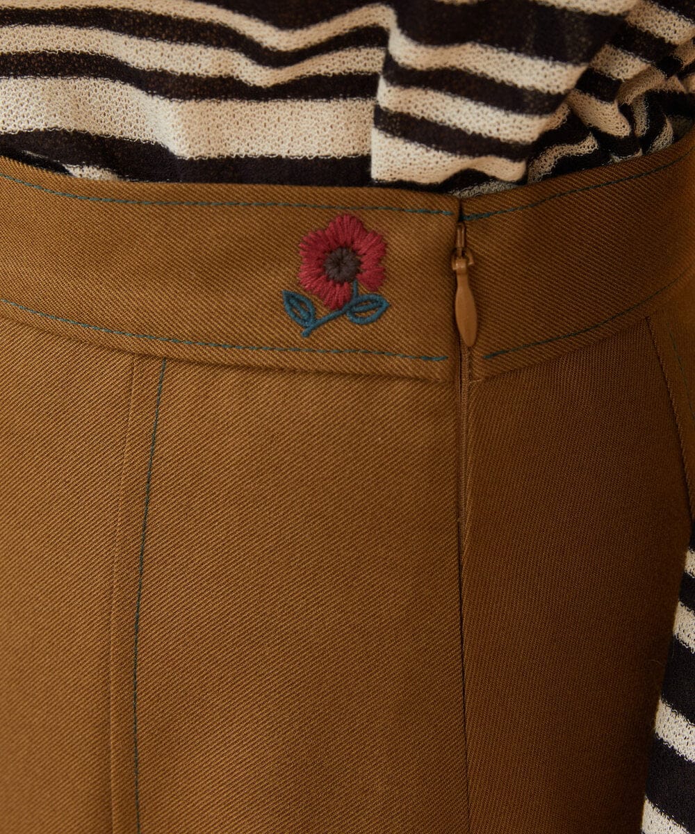 GJHAD35200 Jocomomola(ホコモモラ) Pliegues ワンポイント刺繍プリーツスカート グレー