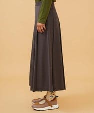 GJHAD35200 Jocomomola(ホコモモラ) Pliegues ワンポイント刺繍プリーツスカート グレー