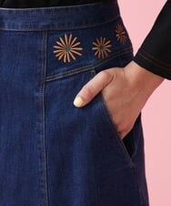 GJHDT40200 Jocomomola(ホコモモラ) フラワー刺繍 デニムスカート ネイビー