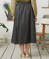 GJHFD33180 Jocomomola(ホコモモラ) Facil 刺繍入りツイルフレアスカート ダークグレー