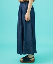 GJHGB41200 Jocomomola(ホコモモラ) Flor pintada テンセルデニムスカート ネイビー