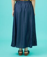 GJHGB41200 Jocomomola(ホコモモラ) Flor pintada テンセルデニムスカート ネイビー