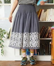 GJHGD37220 Jocomomola(ホコモモラ) Cama de flores フラワーカットジャカードスカート グレー