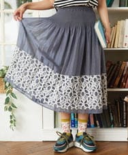 GJHGD37220 Jocomomola(ホコモモラ) Cama de flores フラワーカットジャカードスカート グレー