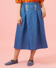 GJHGE42200 Jocomomola(ホコモモラ) Flor デニム 刺繍入りフレアスカート ブルー