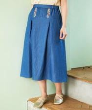 GJHGE42200 Jocomomola(ホコモモラ) Flor デニム 刺繍入りフレアスカート ブルー