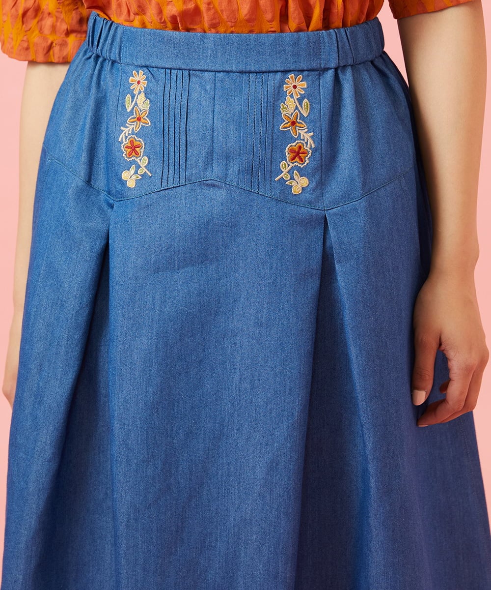 GJHGE42200 Jocomomola(ホコモモラ) Flor デニム 刺繍入りフレアスカート ブルー