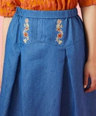 GJHGE42200 Jocomomola(ホコモモラ) Flor デニム 刺繍入りフレアスカート ブルー